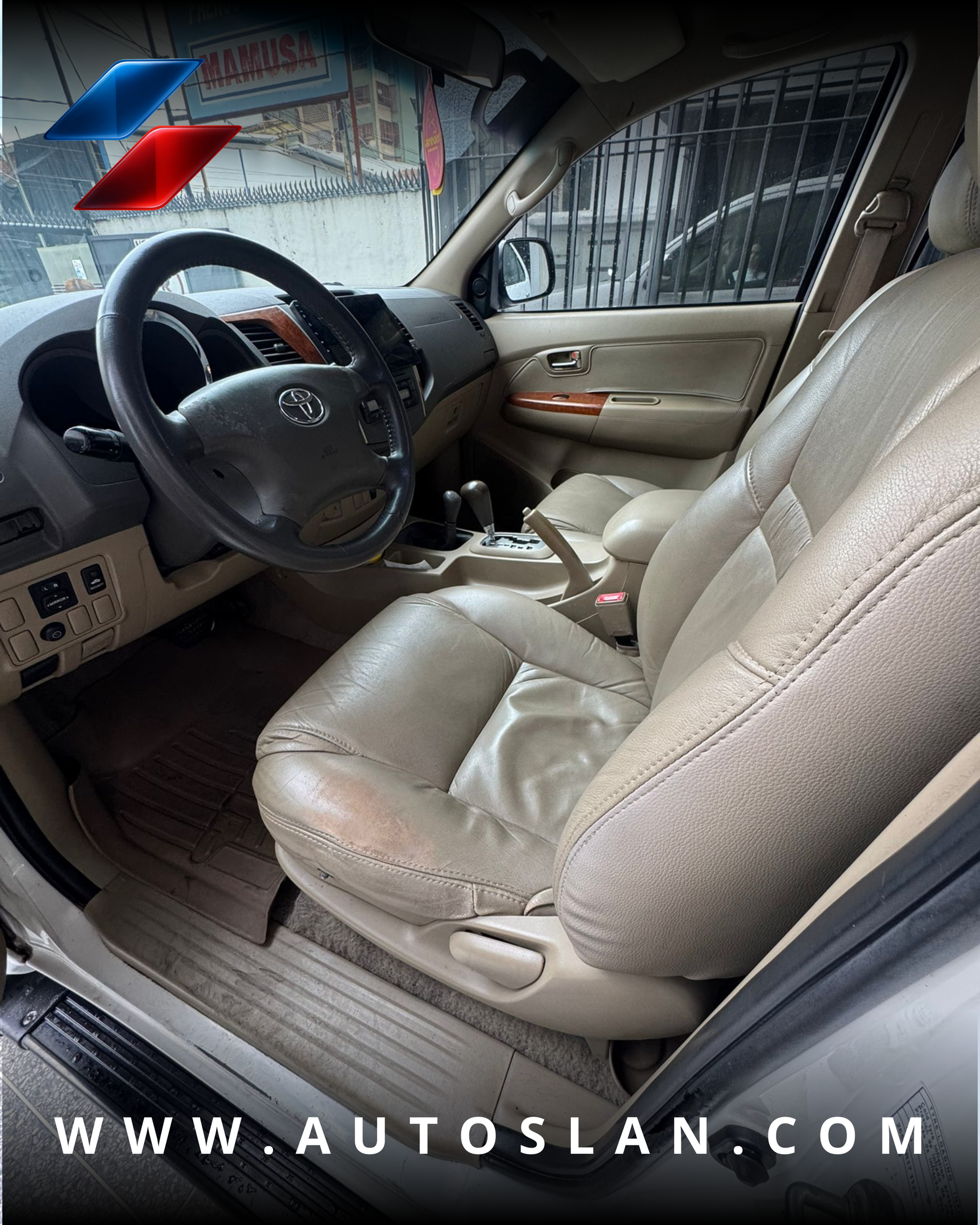 TOYOTA FORTUNER 2010