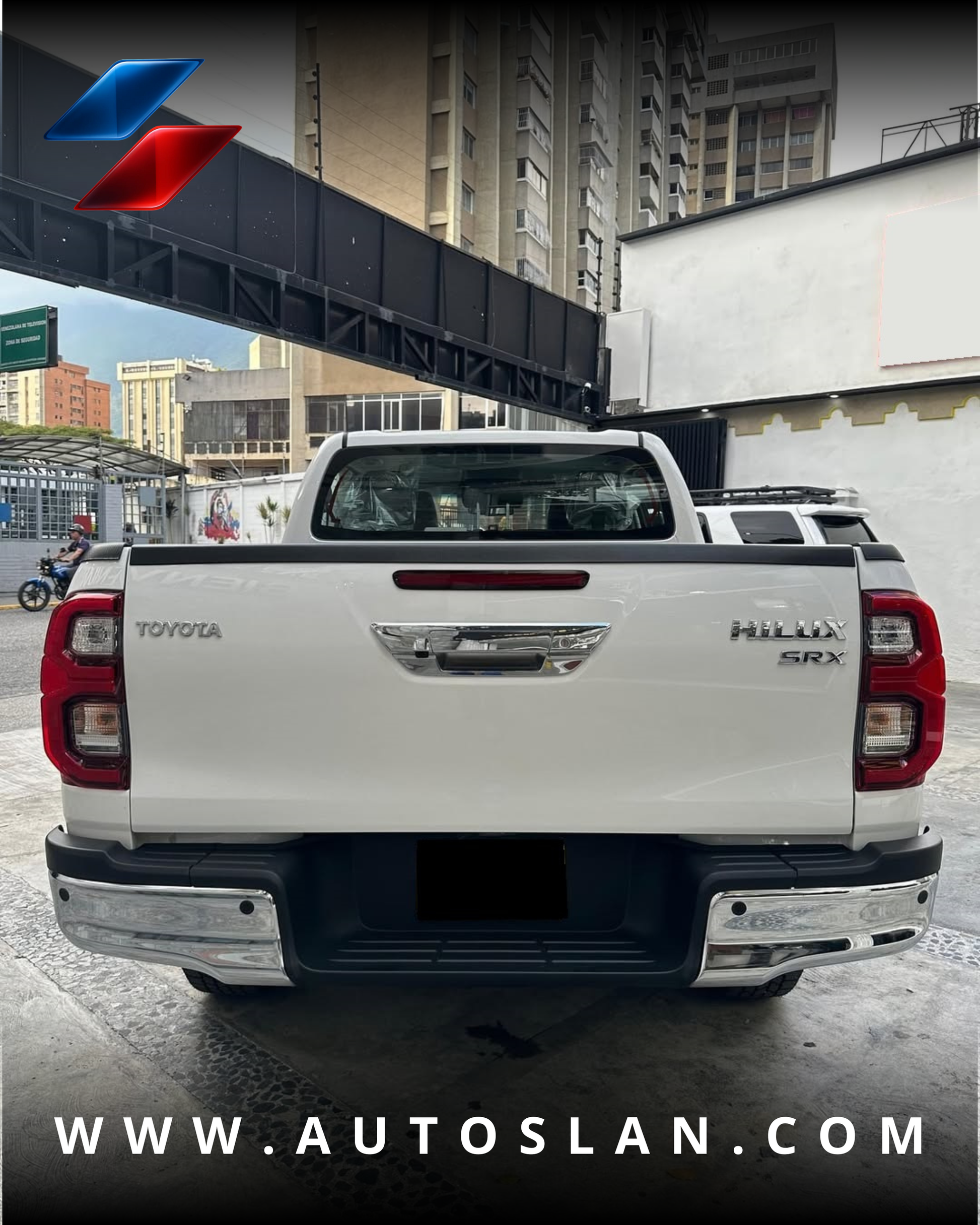 TOYOTA HILUX SRX 2025