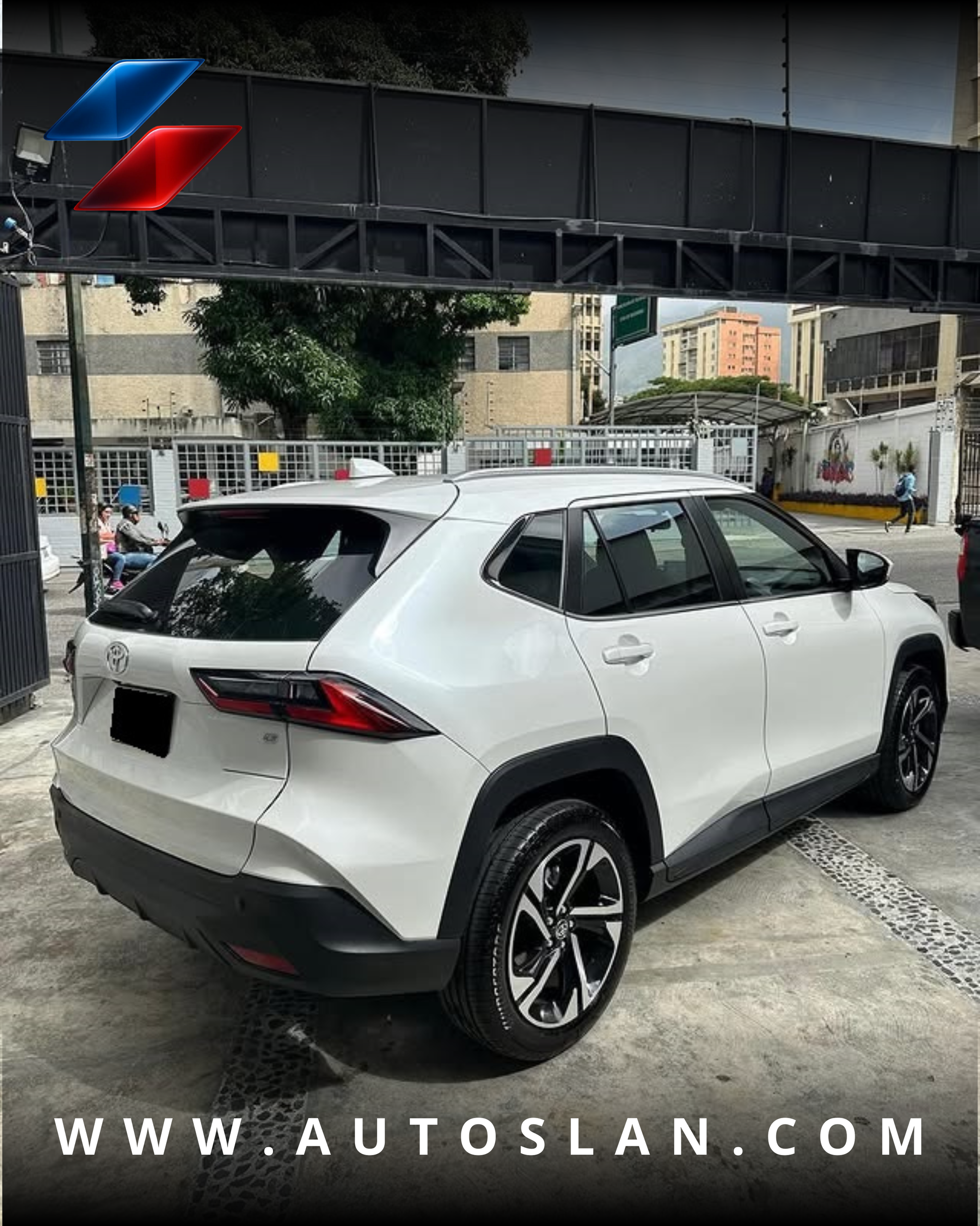 TOYOTA YARIS CROSS 2025