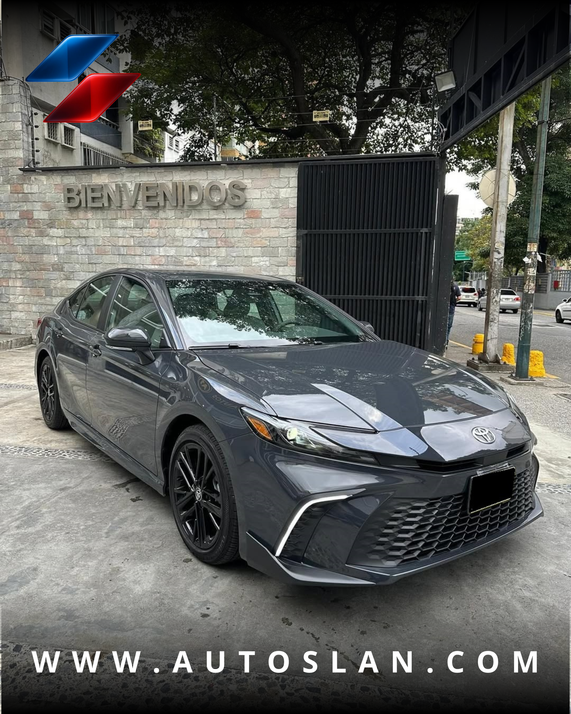 TOYOTA CAMRY SE 2025