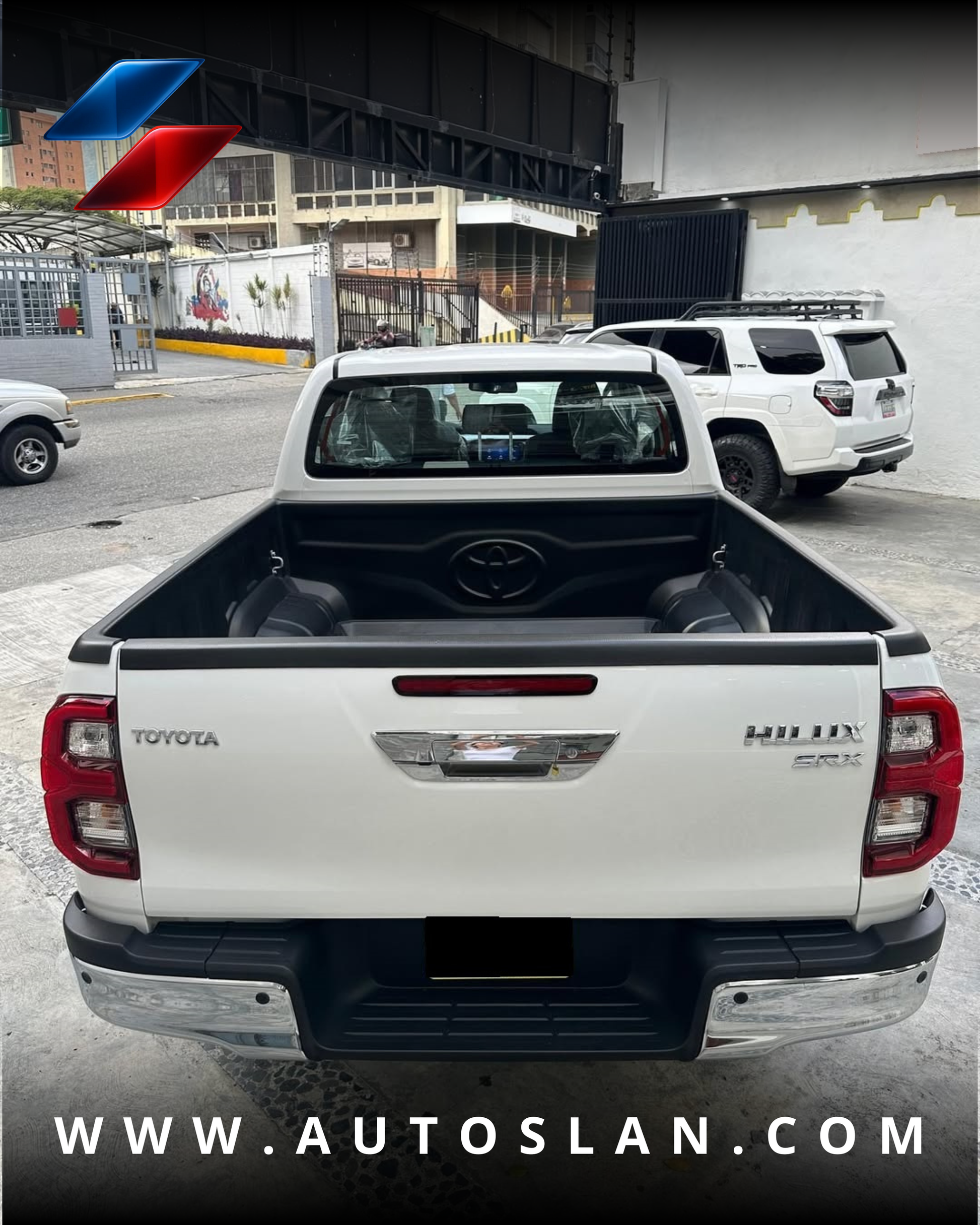 TOYOTA HILUX SRX 2025