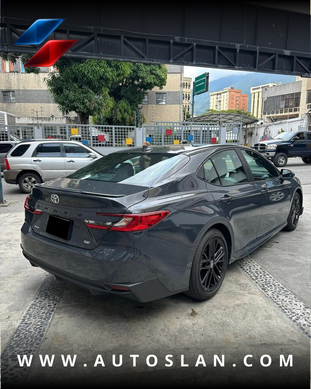 TOYOTA CAMRY SE 2025