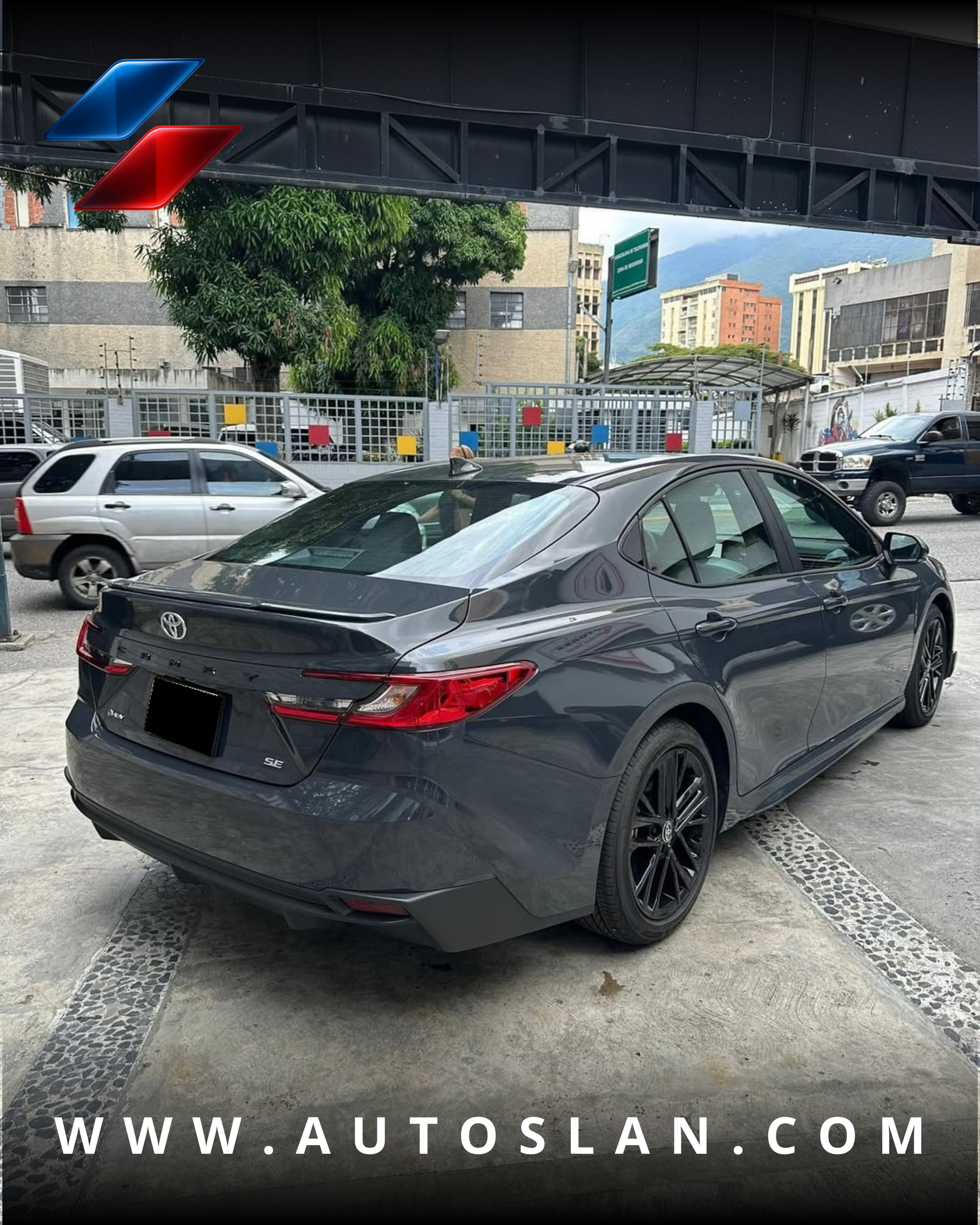 TOYOTA CAMRY SE 2025