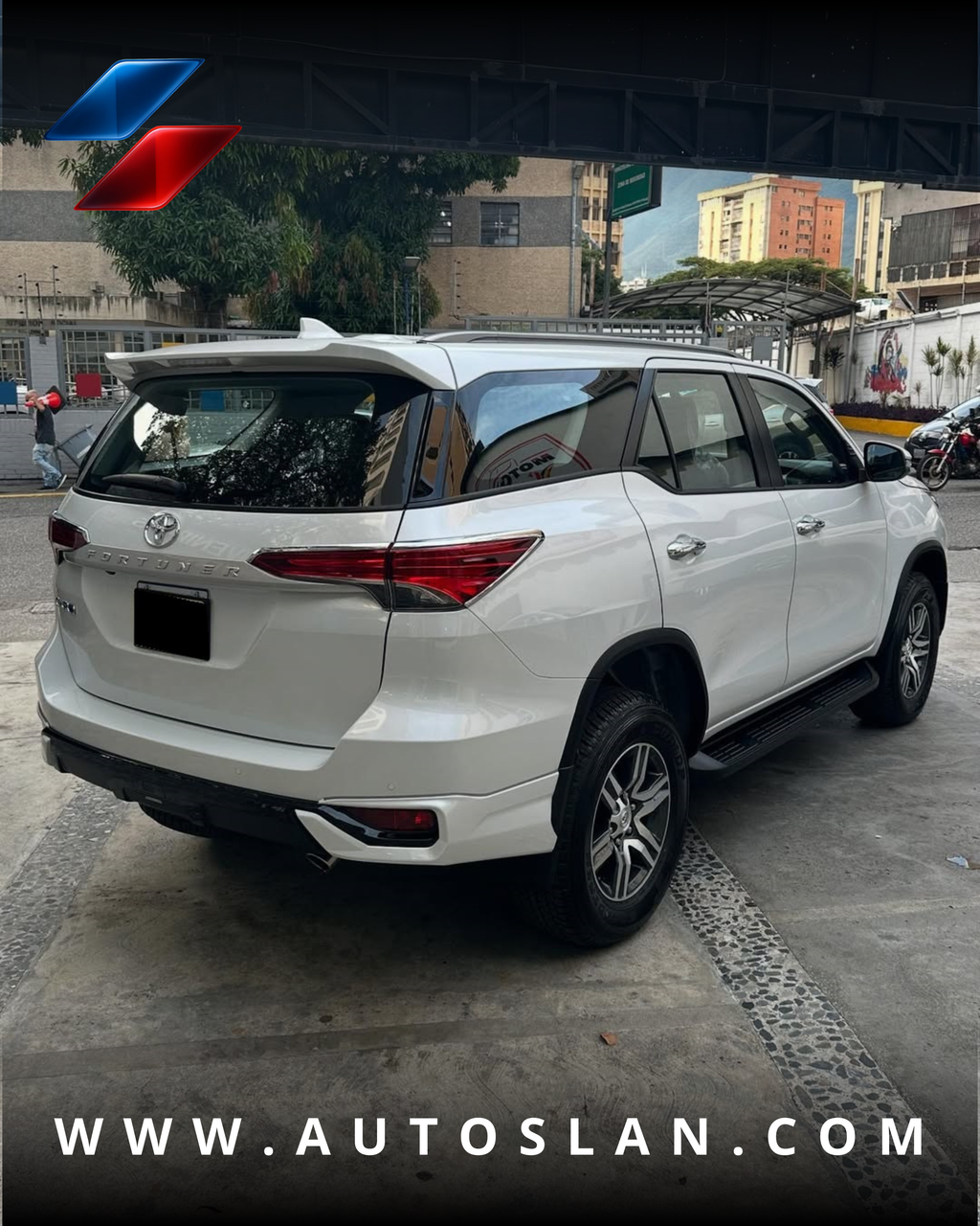 TOYOTA FORTUNER SRX 2025