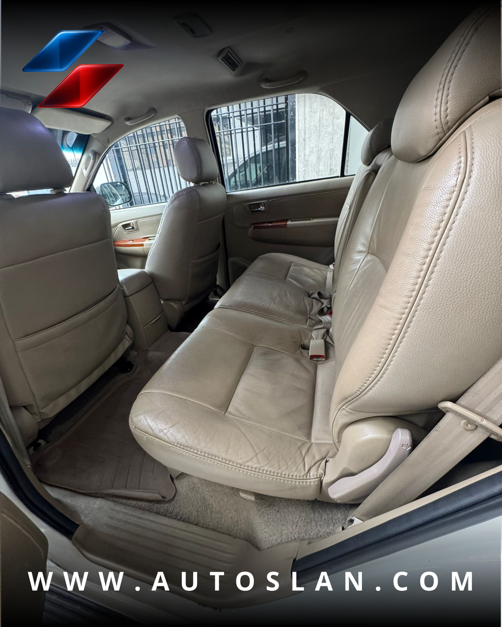 TOYOTA FORTUNER 2010