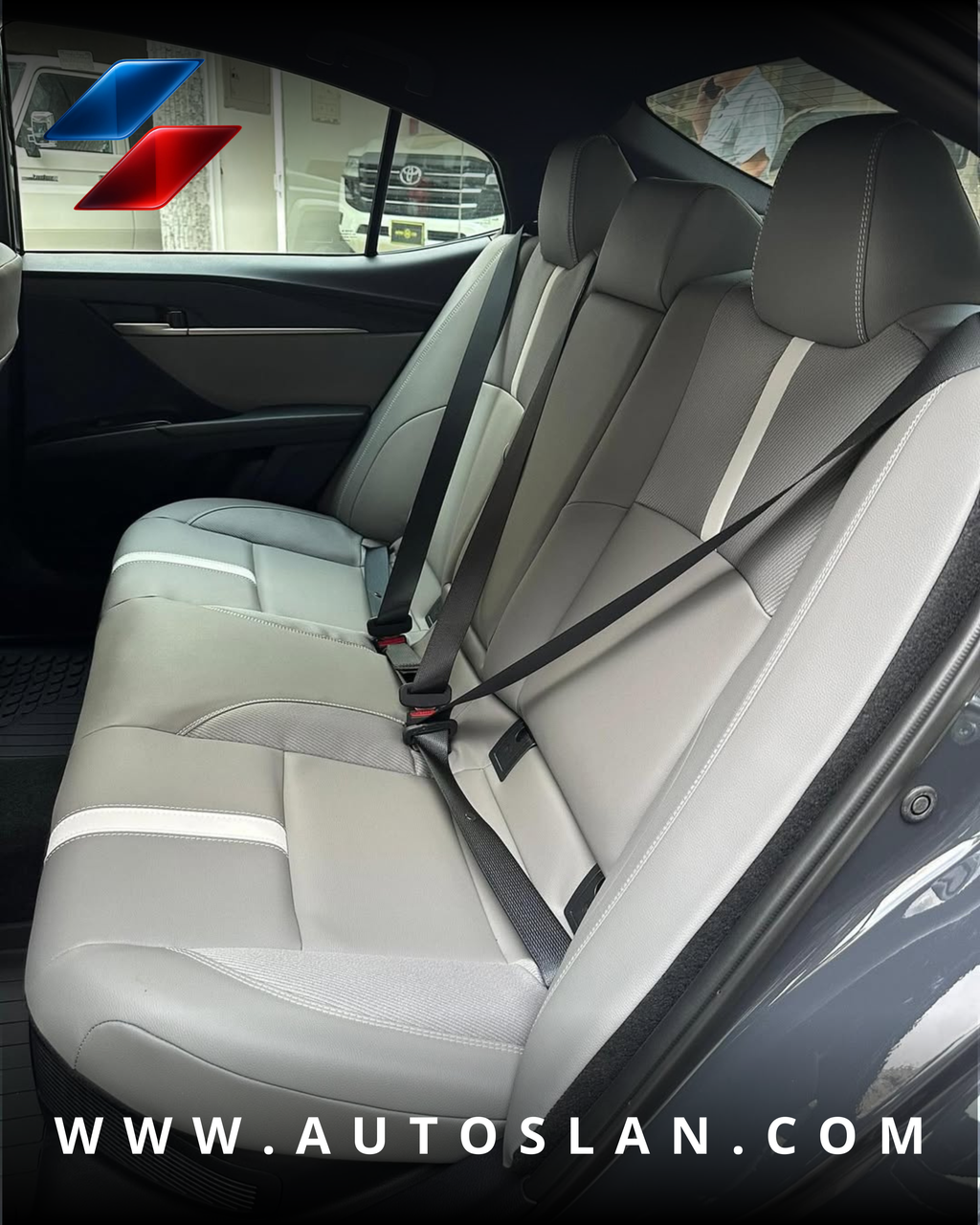 TOYOTA CAMRY SE 2025