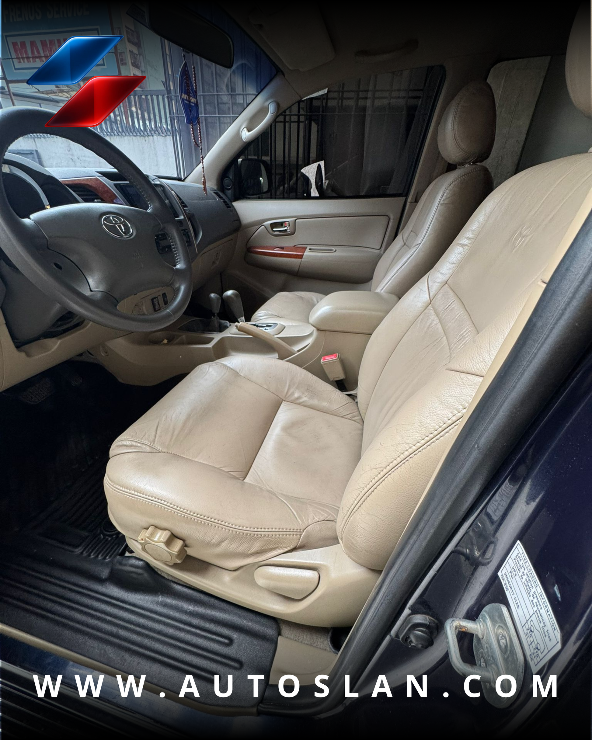 TOYOTA FORTUNER 2010